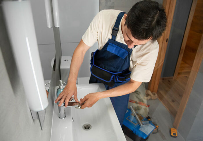 Fontanería en la Comunidad de Madrid para casas prefabridadas: normativa, permisos y obligaciones