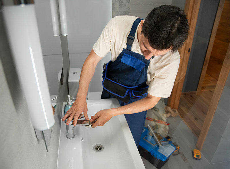 Fontanería en la Comunidad de Madrid para casas prefabridadas: normativa, permisos y obligaciones